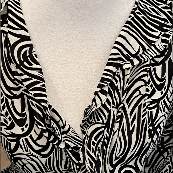 Jones New York 100% Silk Blouse  Size 10 - Picture 2 of 7